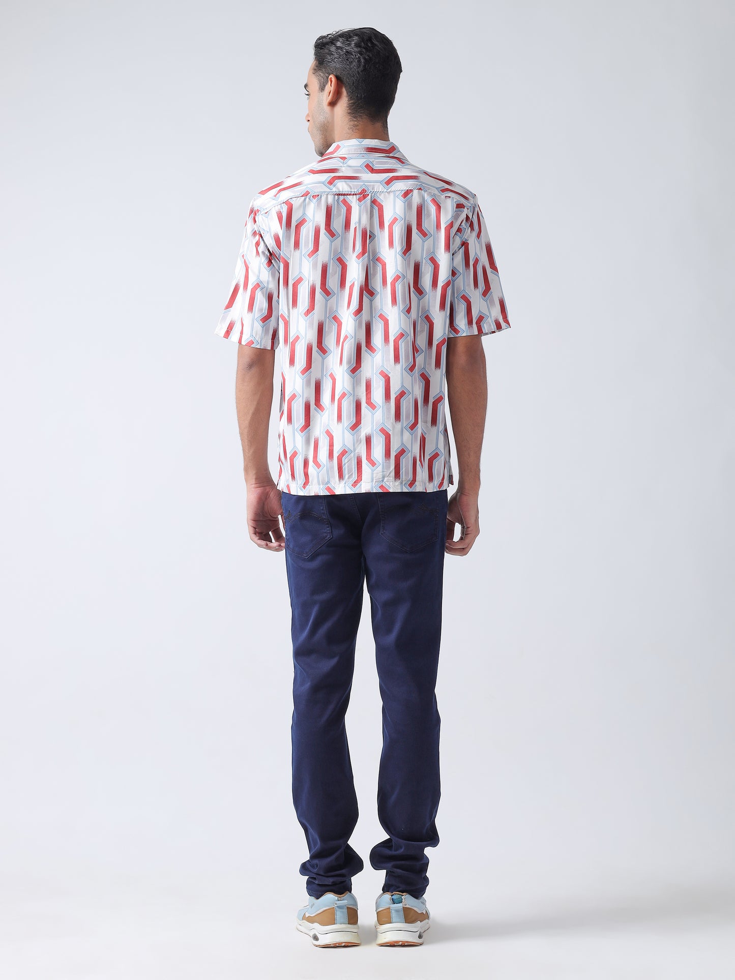 Maroon Printed Casual Shirt, Has A Cuban Collar, Button Placket, Short Regular Sleeves, Straight Hem