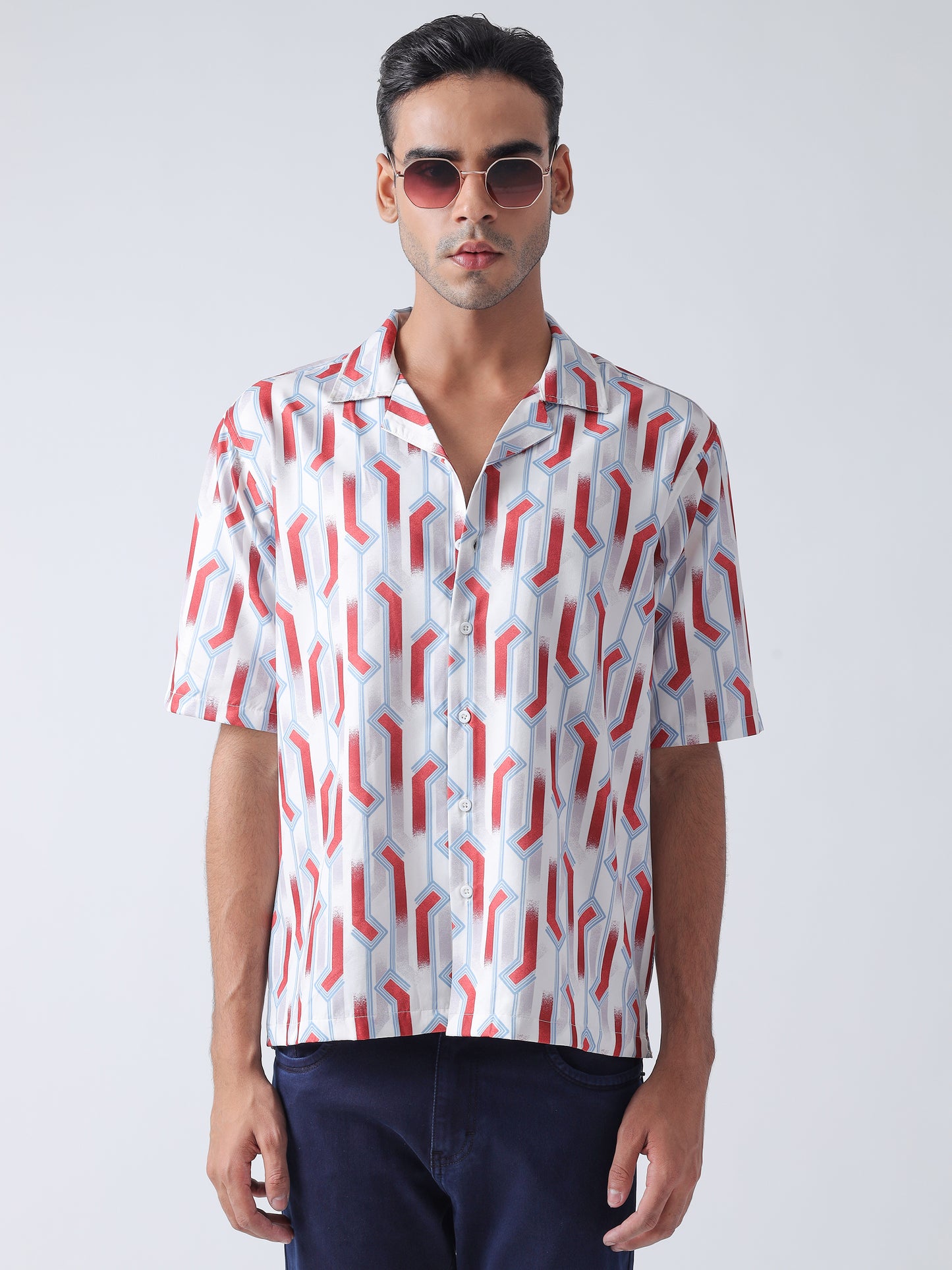 Maroon Printed Casual Shirt, Has A Cuban Collar, Button Placket, Short Regular Sleeves, Straight Hem