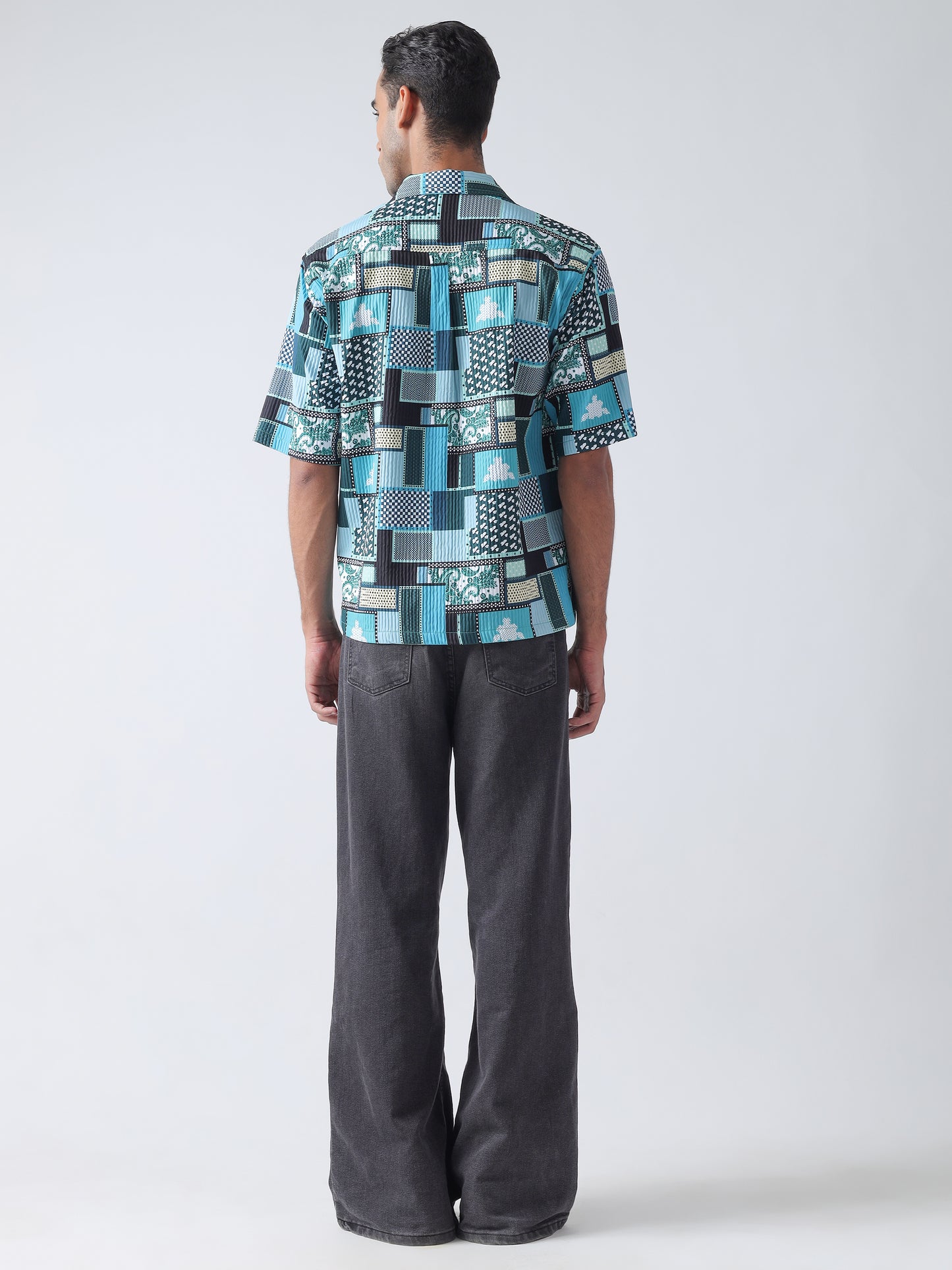 Teal Turkey Pleated With Printed Casual Shirt ,Has A Cuban Collar, Button Placket, Short Regular Sleeves, Straight Hem