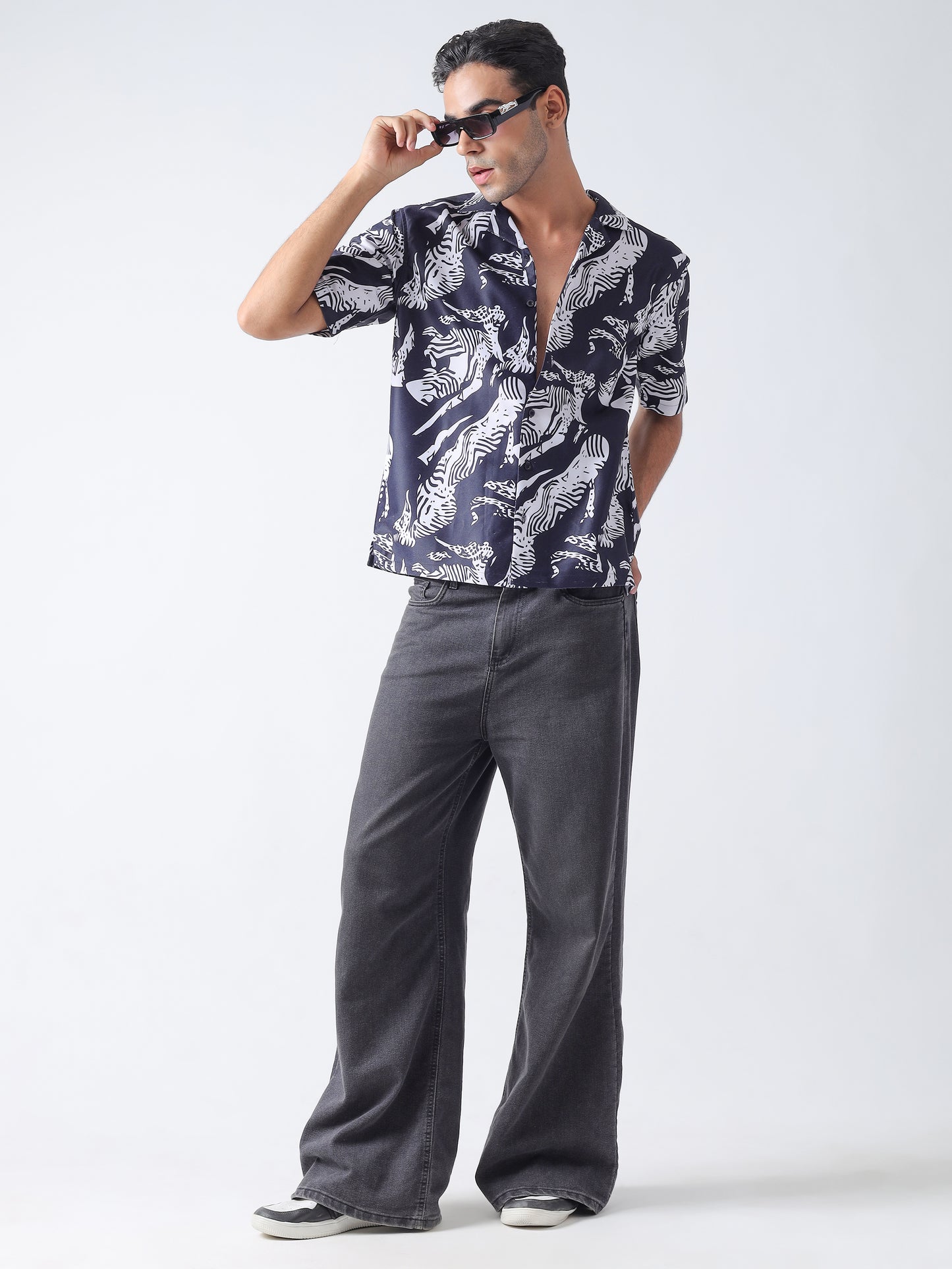 Navy Printed Casual Shirt, Has A Cuban Collar, Button Placket, Short Regular Sleeves, Straight Hem