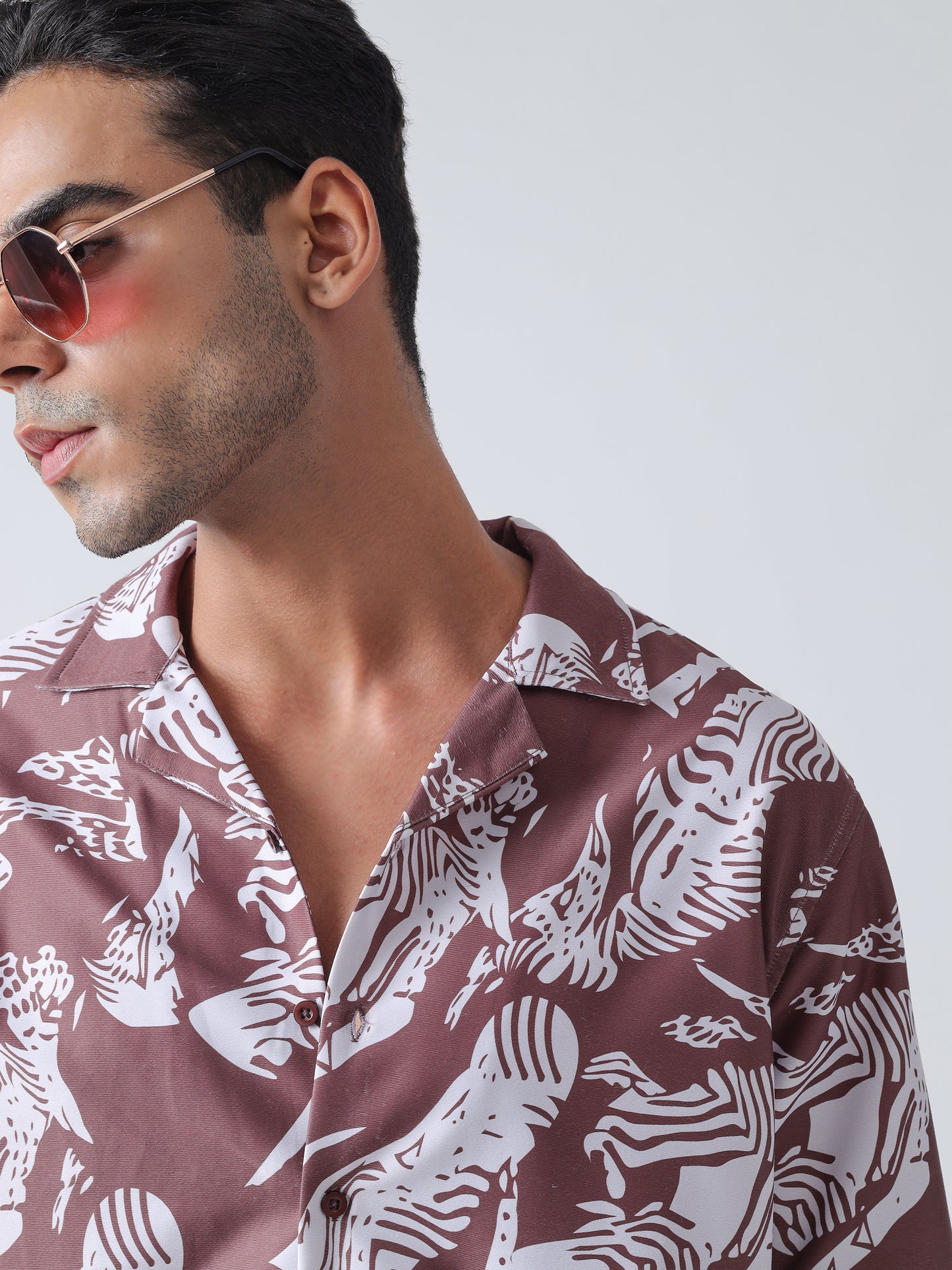 Chocolate Printed Casual Shirt, Has A Cuban Collar, Button Placket, Short Regular Sleeves, Straight Hem