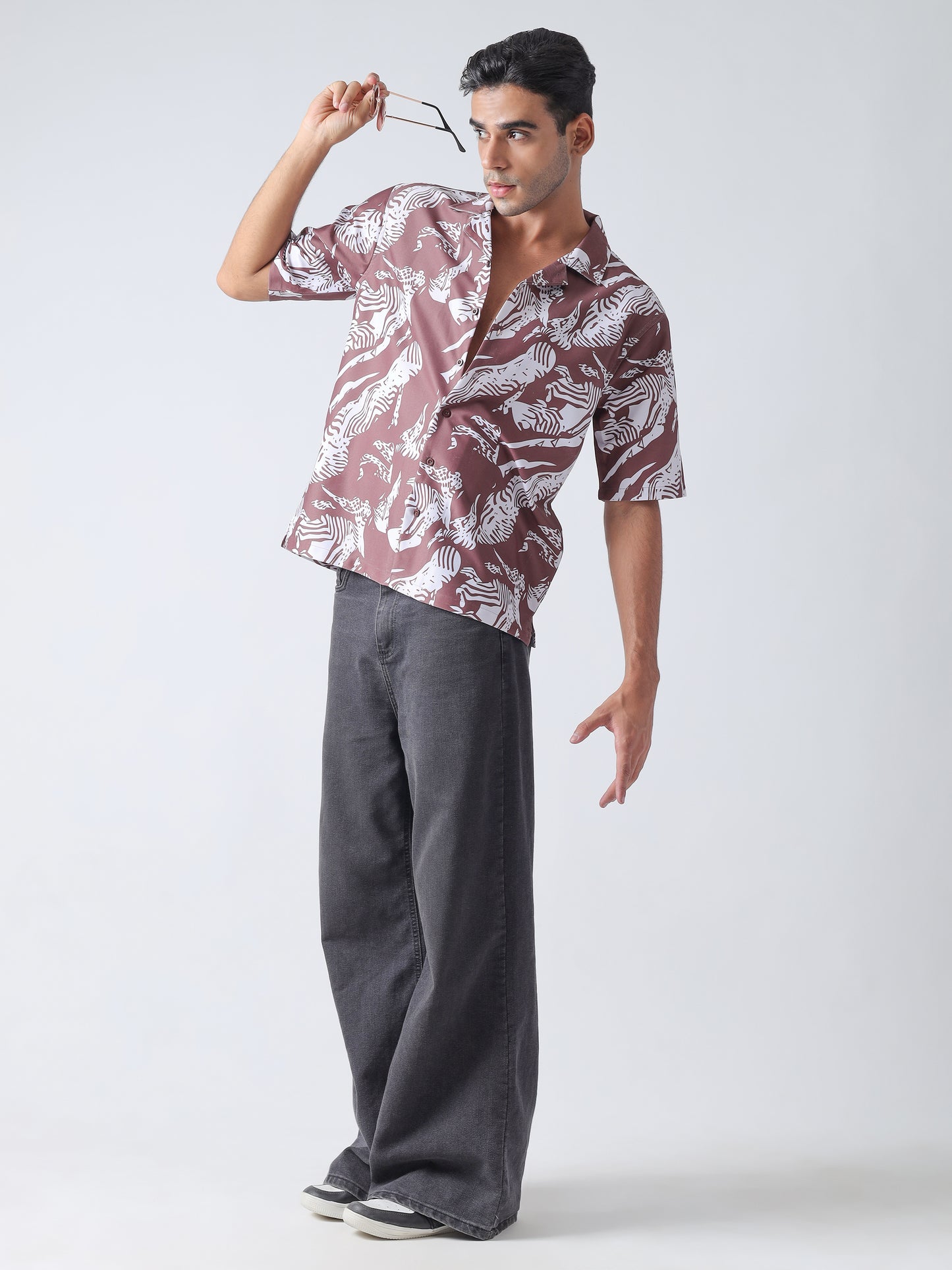 Chocolate Printed Casual Shirt, Has A Cuban Collar, Button Placket, Short Regular Sleeves, Straight Hem