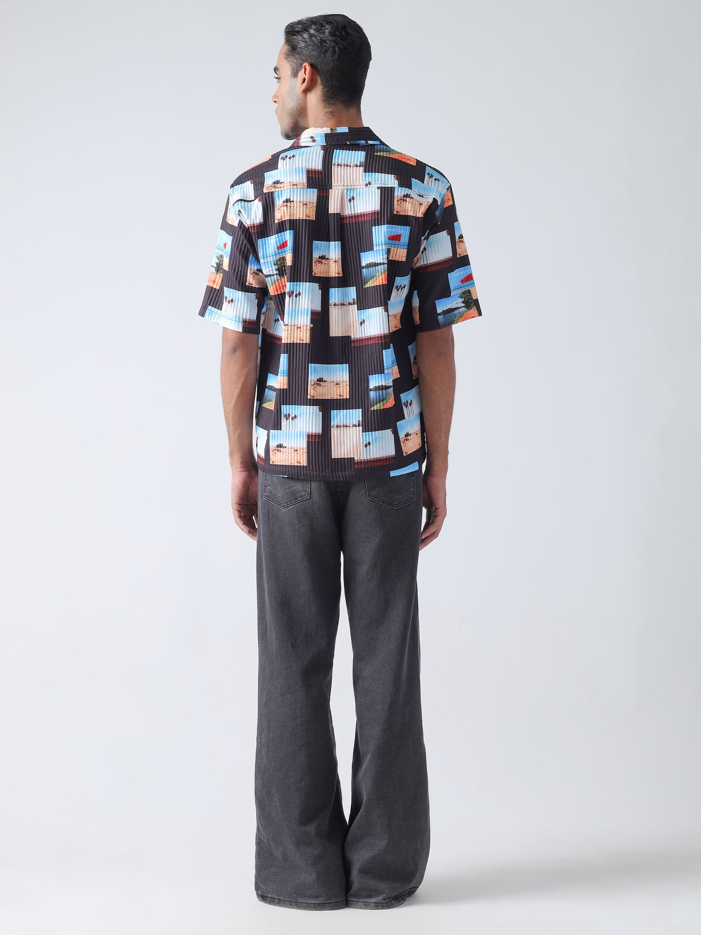 Black Turkey Pleated With Printed Casual Shirt, Has A Cuban Collar, Button Placket, Short Regular Sleeves, Straight Hem