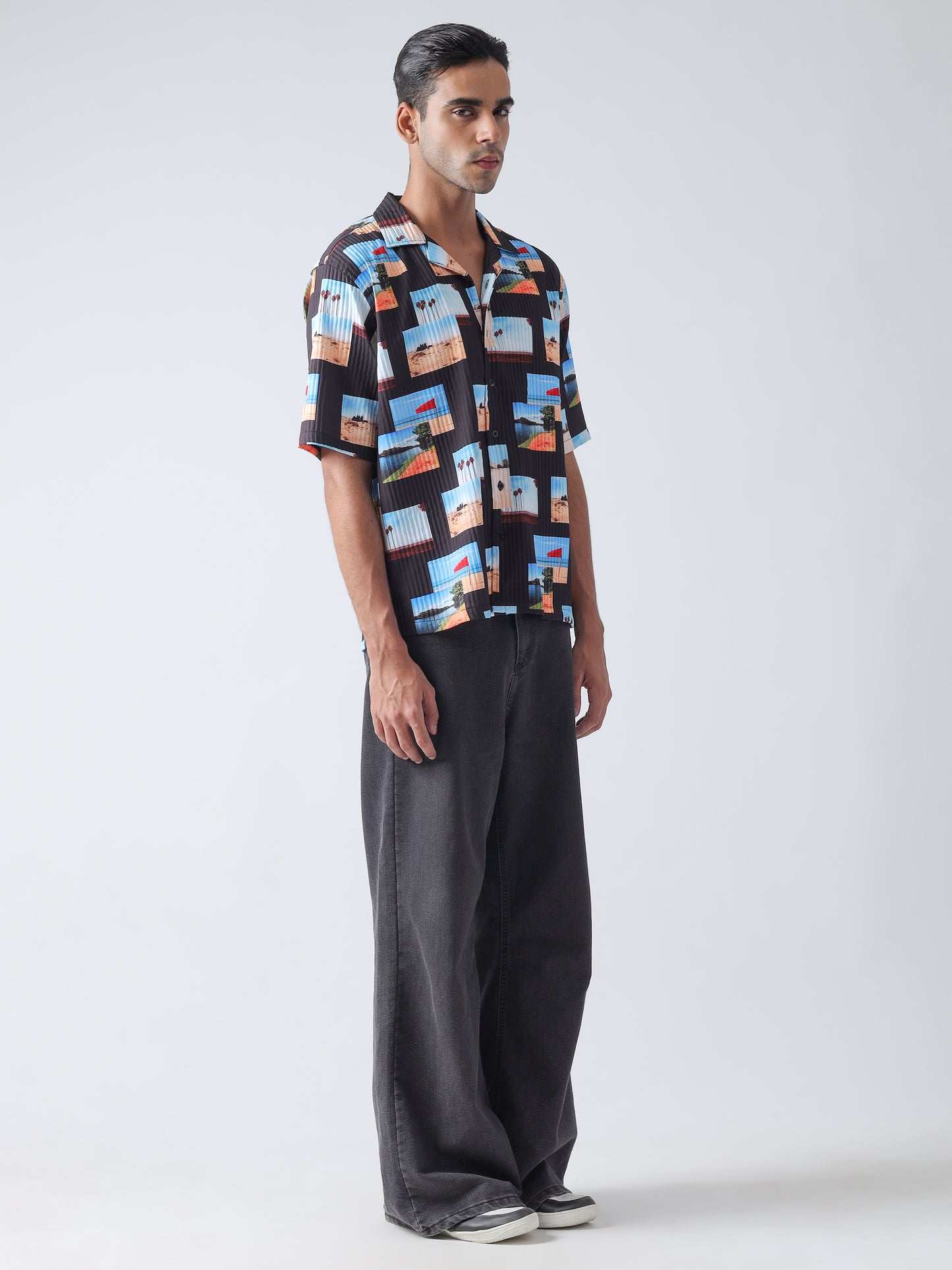 Black Turkey Pleated With Printed Casual Shirt, Has A Cuban Collar, Button Placket, Short Regular Sleeves, Straight Hem