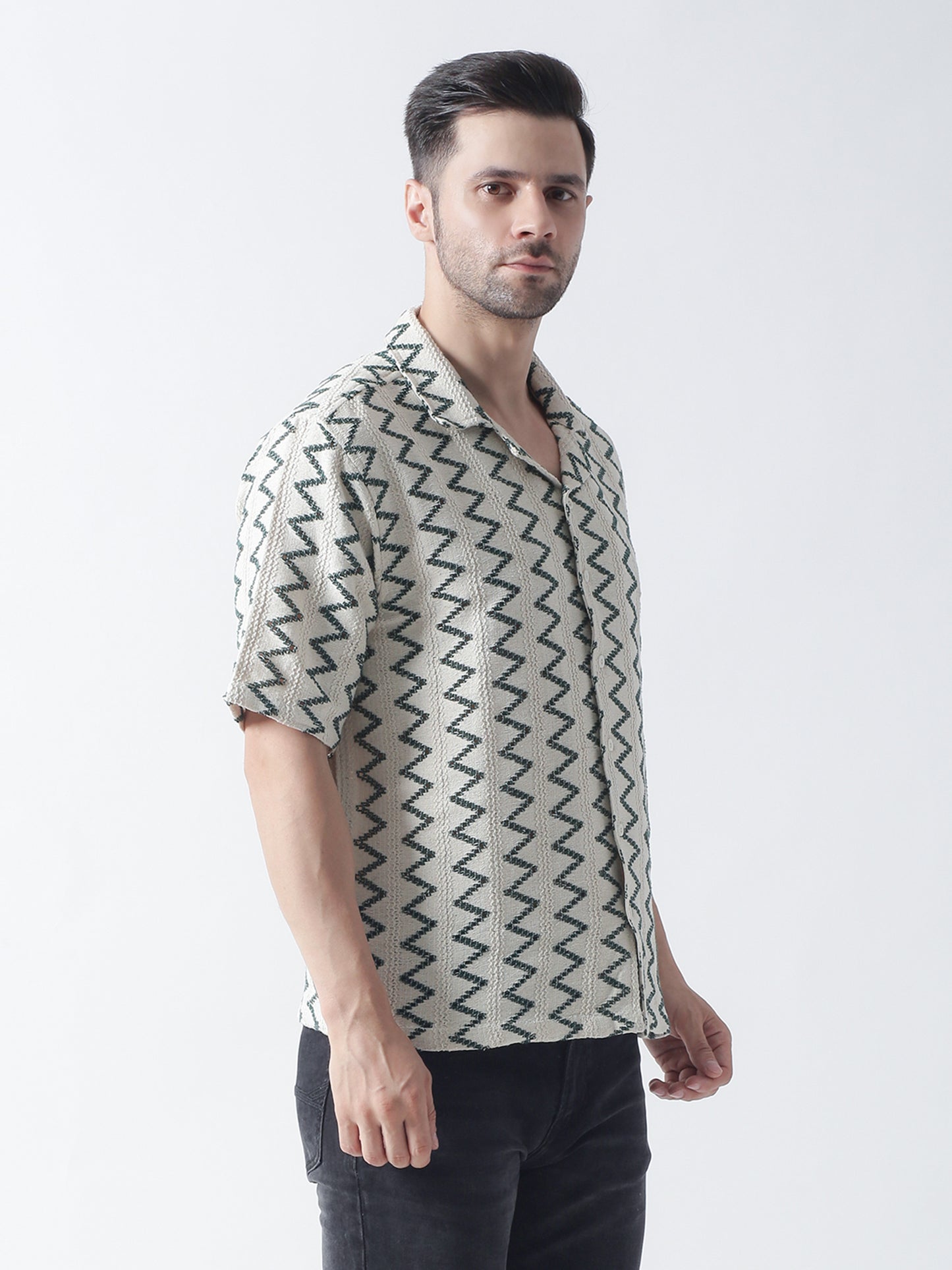 Green crocia Casual shirt ,has a cuban collar, button placket, short regular sleeves, straight hem