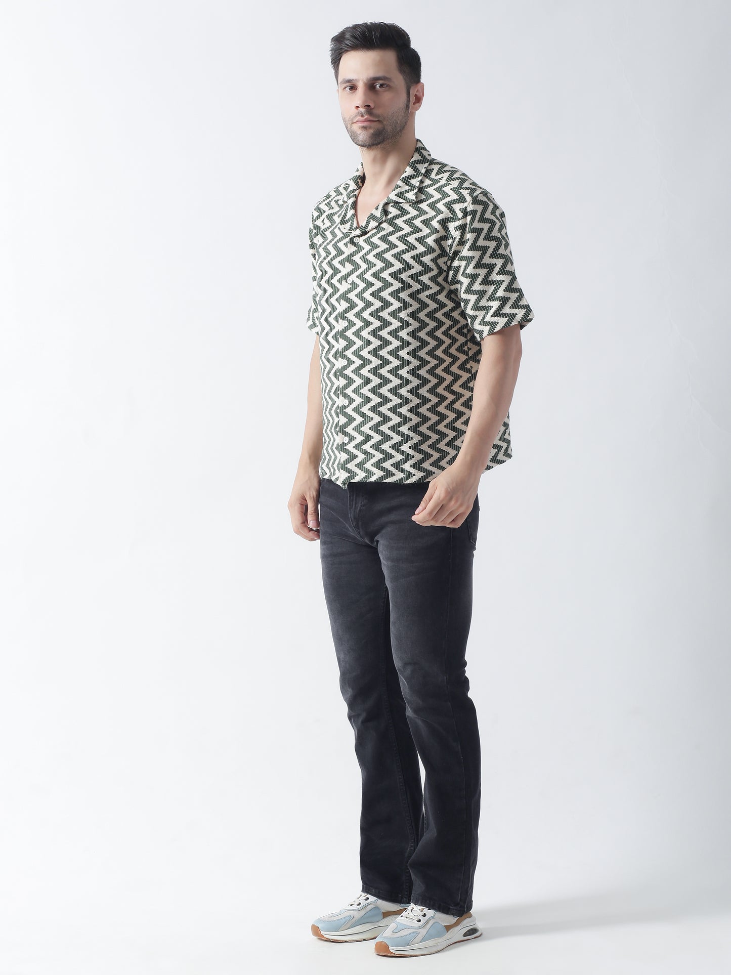 Green Crocia Casual Shirt, Has A Cuban Collar, Button Placket, Short Regular Sleeves, Straight Hem