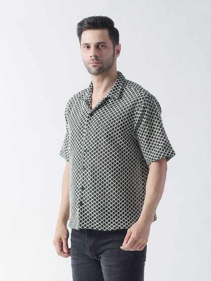 Green crocia Casual shirt ,has a cuban collar, button placket, short regular sleeves, straight hem