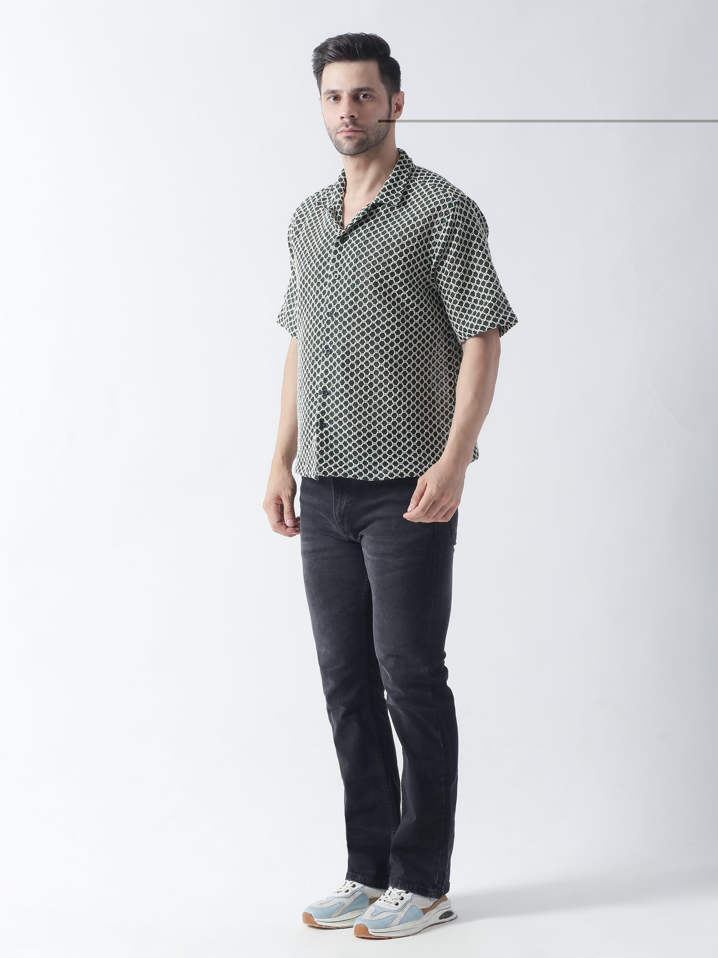 Green crocia Casual shirt ,has a cuban collar, button placket, short regular sleeves, straight hem