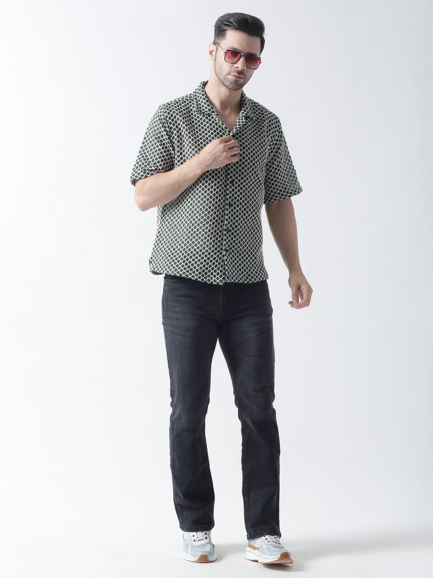 Green crocia Casual shirt ,has a cuban collar, button placket, short regular sleeves, straight hem