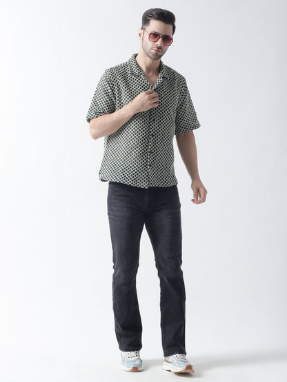 Green crocia Casual shirt ,has a cuban collar, button placket, short regular sleeves, straight hem