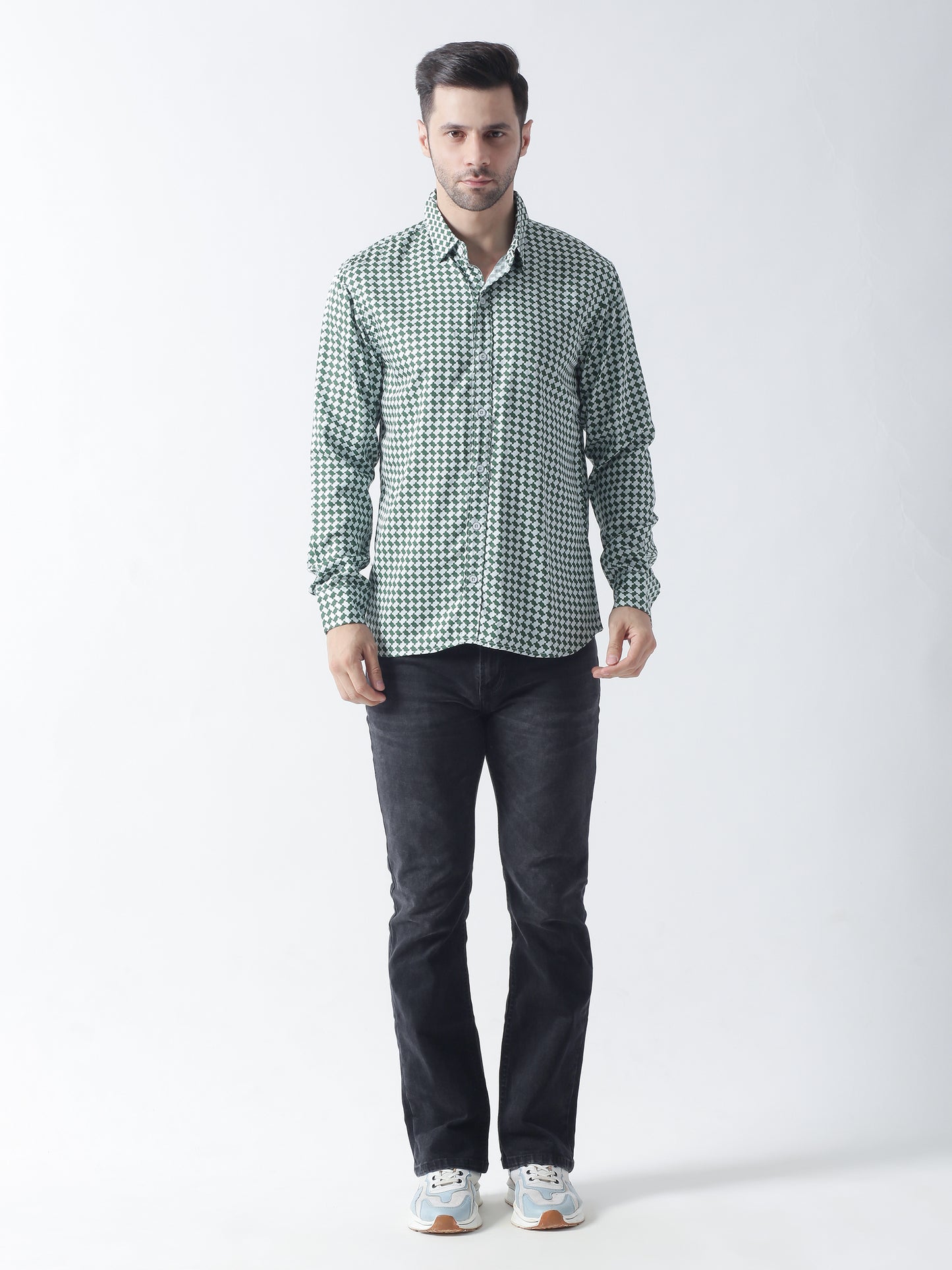 Green printed twill weave casual shirt ,has a spread collar, button placket, long regular sleeves, curved hem