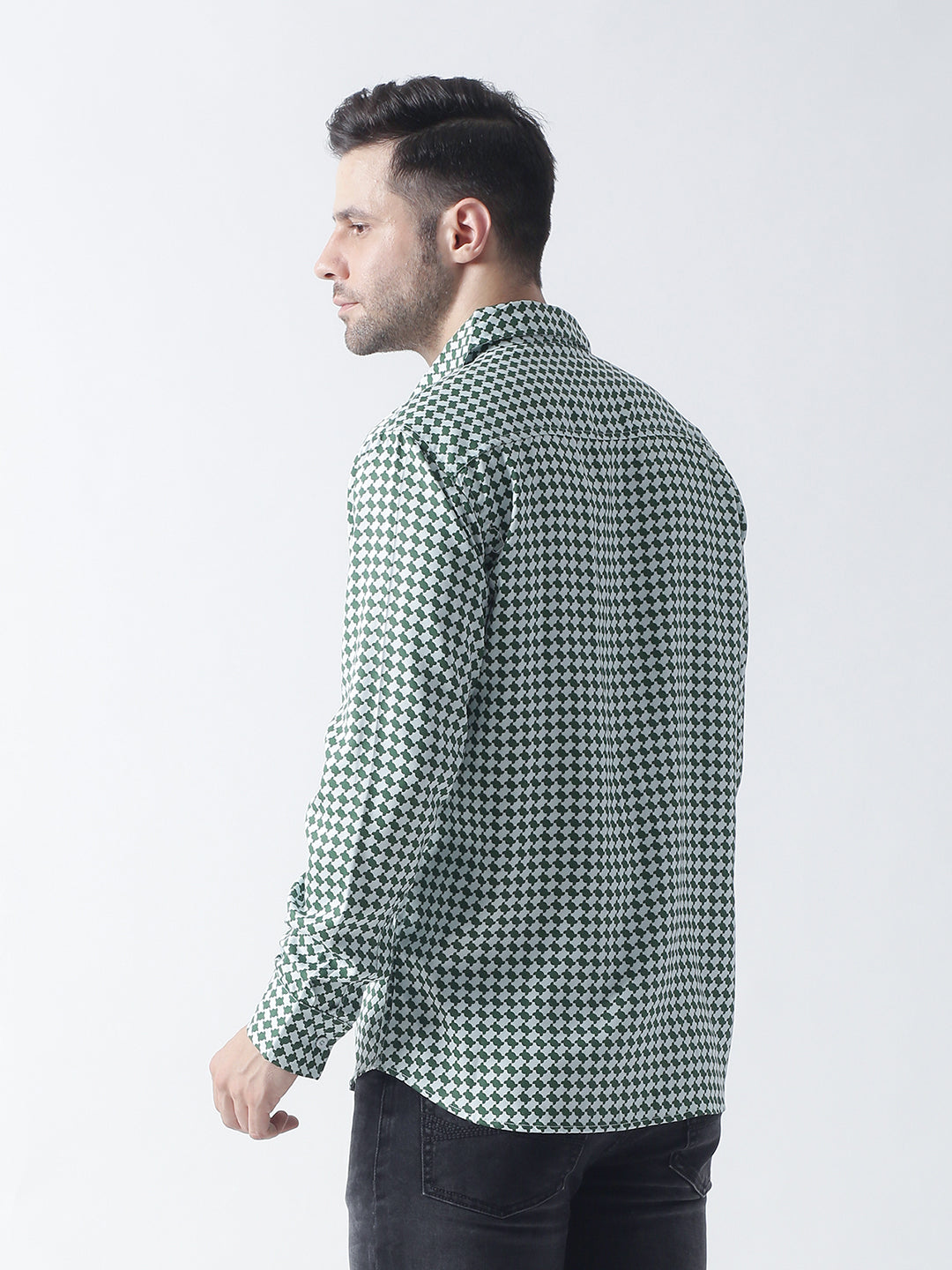 Green printed twill weave casual shirt ,has a spread collar, button placket, long regular sleeves, curved hem