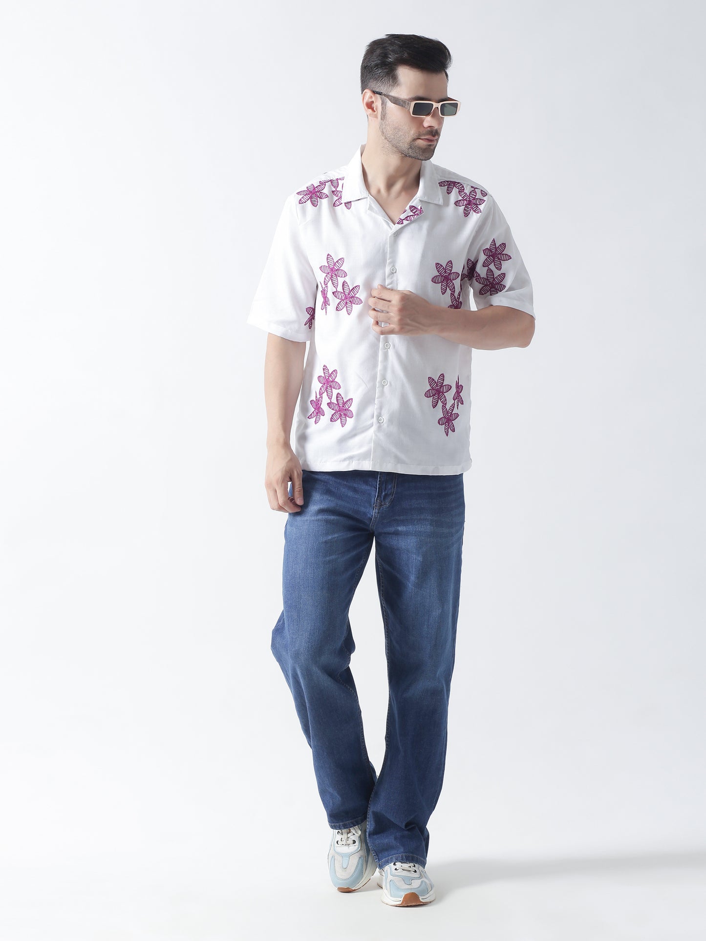 Purple niddle work Casual shirt ,has a cuban collar, button placket, short regular sleeves, straight hem