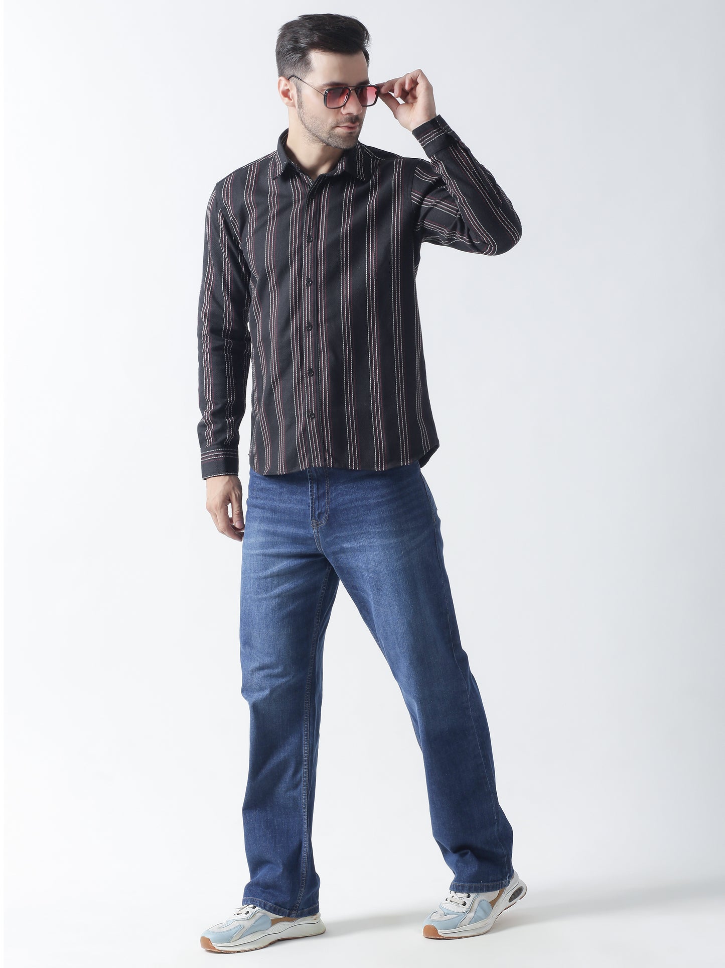 Black stripe Jaquard casual shirt ,has a spread collar, button placket, long regular sleeves, curved hem